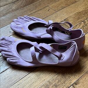 Vibram Women's Lavender FiveFingers Athletic Shoes